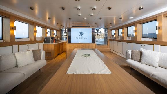Die Sureyya bietet Ultra Luxus Yachtcharter und exklusive Blaue Reisen in Bodrum.
