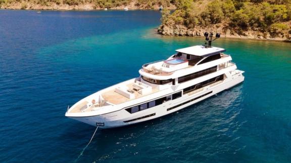 Entspannen Sie sich an Bord dieser eleganten 46m Yacht in Göcek, Türkei.