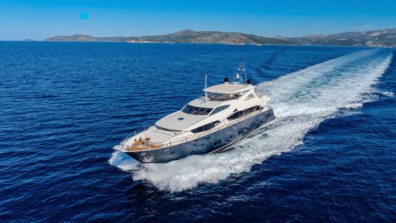 Trogir çıkışlı lüks Arago Sunseeker 34 metrelik motoryatla Adriyatik’te rüya gibi bir tatil.