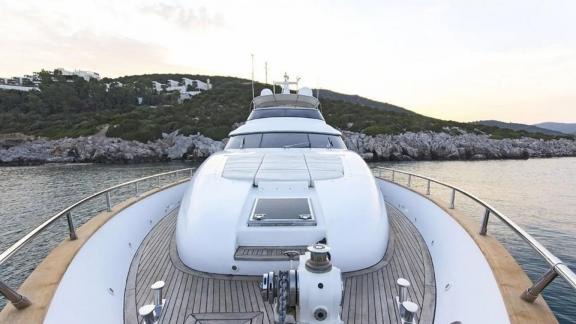 Vorschiffsbereich der Motoryacht Caelum