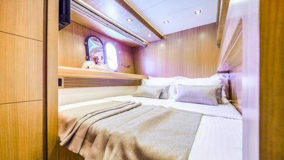 Located near Makarska, Cynthia’s elegant and efficient guest cabin offers a cozy onboard experience.
