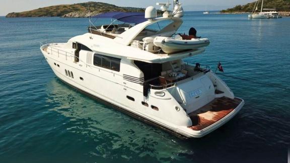Freya motoryatı, Bodrum’da deniz keyfi ve günlük yat kiralama için hazır bekliyor.