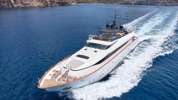 Exclusive yacht with 6 cabins, ideal for Greek waters.