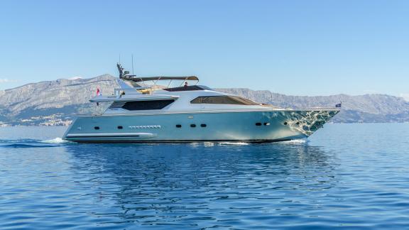 Superphantom 85 motor yacht Phantom cruising near Split