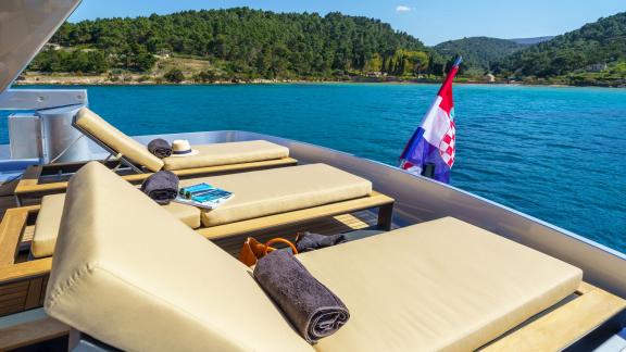 Superphantom 85 offers a stylish and relaxing sun deck for ultimate comfort.