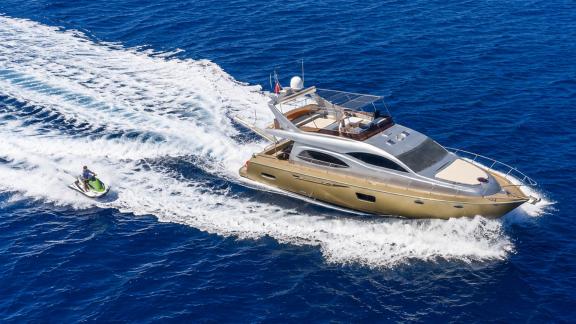 Selenge bietet schnelle Motoryacht Touren, Inselrouten und exklusiven Yachtcharter entlang der Küste von Bodrum.
