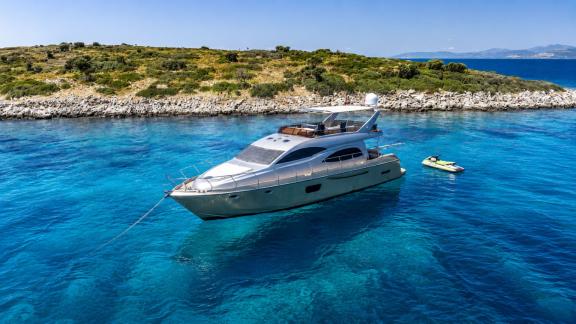 Selenge liegt in den klaren Buchten von Bodrum und ist ideal für Badestopps sowie tägliche Yachtcharter.