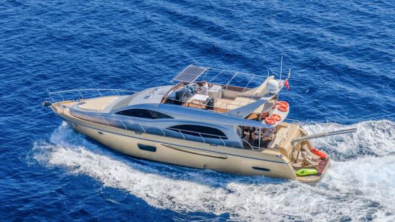 Selenge ist ideal für tägliche Yachtcharter, private Bootsausflüge und luxuriöse Kreuzfahrten in den Buchten von Bodrum.