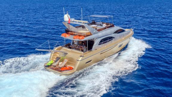 Selenge ist ideal für luxuriöse Motoryacht Touren, private Seereisen und wöchentliche Yachtcharter in Bodrum.