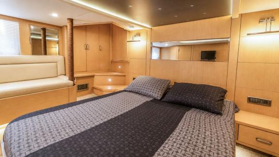 Selenge bietet eine VIP Masterkabine für luxuriöse Yachturlaube und Wochencharter in Bodrum.