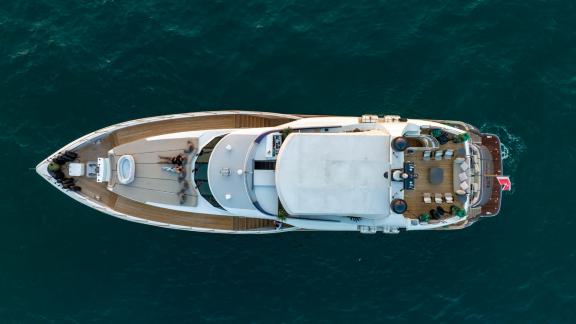 The Tatii 2 yacht offers private cruises with stunning Dubai views.