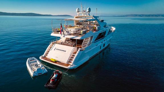 Mieten Sie die 34 Meter lange Ocean Drive mit luxuriösen Annehmlichkeiten für 10 Personen in Split.