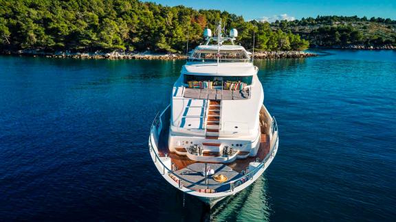 Experience the majestic 34-meter Ocean Drive off the coast of Split.