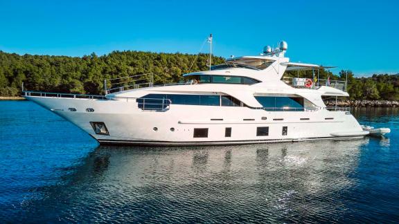 Bewundern Sie die elegante 34 Meter lange Ocean Drive vor der Küste von Split.