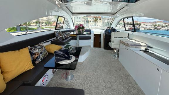 The salon of Silver Arrow in Split features comfortable seating, panoramic windows and a bright living space.