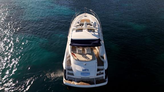 Die Mr S Portofino 53 bietet luxuriösen Yachturlaub und exklusive Fahrten auf ruhigem Meer.