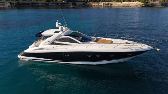 Die Mr S Portofino 53 bietet exklusiven Motoryacht Charter und luxuriöse Küstenfahrten in Nizza.