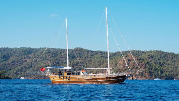 The Gulet Pronto White accommodates up to 12 people, perfect for a sailing holiday in the waters of Fethiye, Turkey.