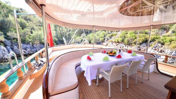 Covered dining area on the Queen Lila, perfect for al fresco dining whatever the weather.