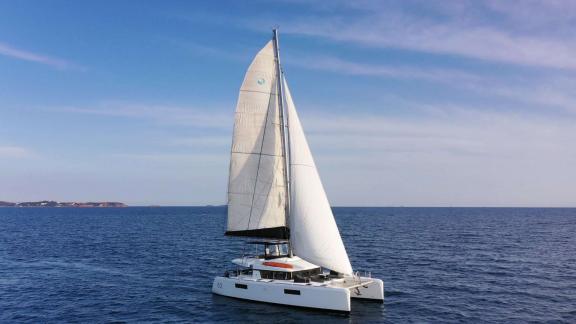 The luxurious Lagoon 52 Queen of Diamonds sails gracefully through the Aegean Sea.