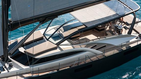 Gigreca features a stylish deck with cozy seating and a glass roof.