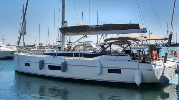 The Hainan yacht is ideal for bareboat charter in Greece.