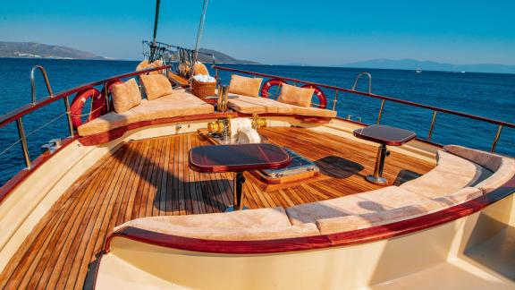 Spacious and comfortable seating on the deck of the 24-meter Gulet Sani Kaptan 2 in Bodrum, Turkey.