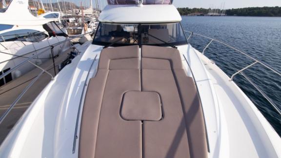 Foredeck of motor yacht Serendipity I with comfortable cushions.