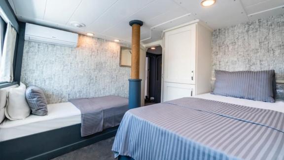 Bodrum'da Matilda yatının rahat kabini, tek yataklar ve konforlu donanım sunar.