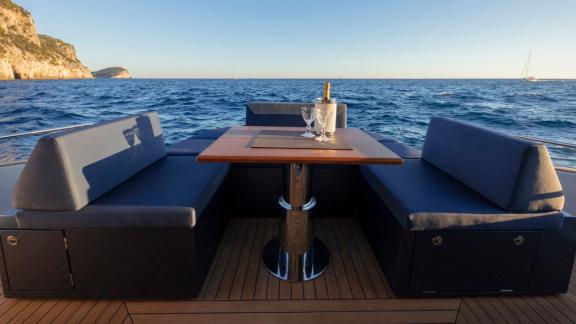 Solaris 48 Valmarin offers private yacht charter and romantic sea experiences in Nice.