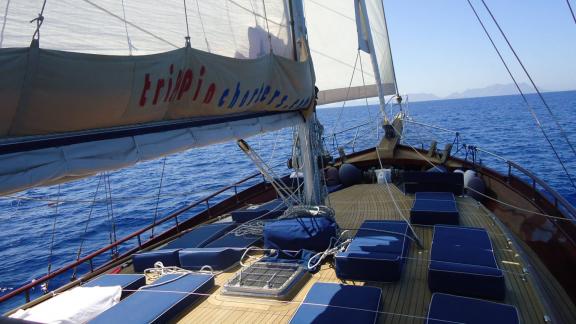 Erleben Sie ein unvergessliches Segelabenteuer auf unserer geräumigen Gulet vor der Küste von Bodrum.