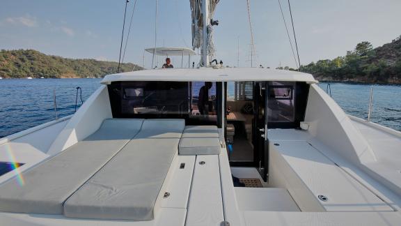 The foredeck of catamaran Derya features large sunbathing cushions and a comfortable seating area.