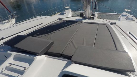 Large cushions on the foredeck of Zuzo 2 provide ample space for sunbathing and relaxation.