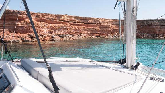 Enjoy your vacation while sunbathing on the upper deck of the Balok catamaran in Ibiza.