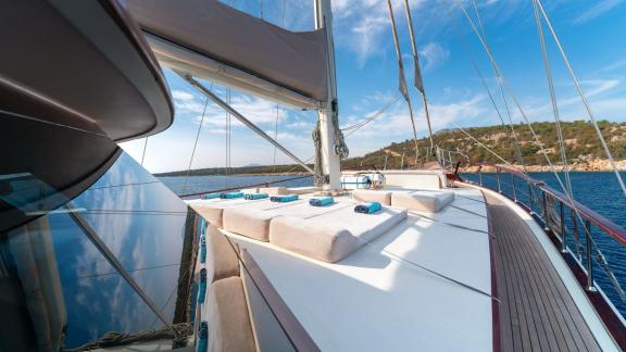 The foredeck of Mein Schatz features spacious sun loungers, perfect for a weekly luxury yacht charter in Turkey.