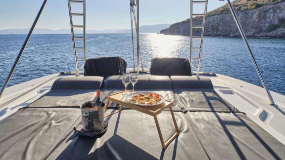 The catamaran Andare Avanti offers snacks and sea views from the flybridge near Athens.
