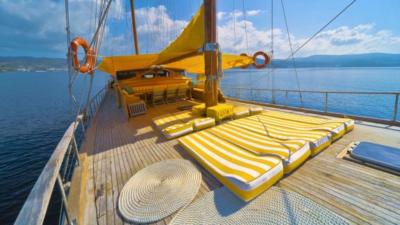 Enjoy the sun and comfort on the stylish sun deck of Gulet Myra.