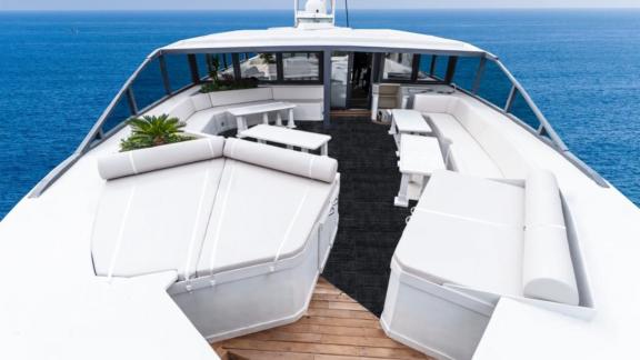 Bodrum'da Matilda yatının geniş ön güvertesinde rahatlayın. Güneşlenme ve deniz manzarası için mükemmel.