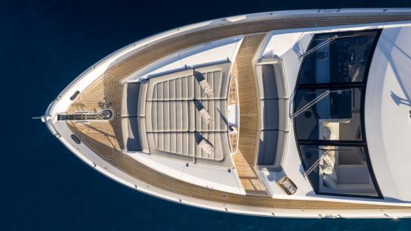 The Sunseeker 75 reveals a spacious sunbathing area on its bow while anchored in calm Split waters.