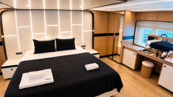 The master cabin of Beluga 1 in Göcek features a large bed, vanity desk and private living space.