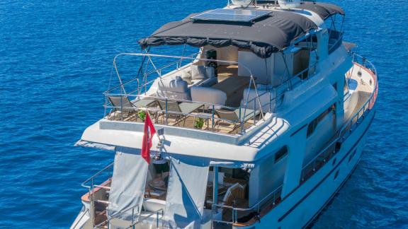 Miro 1 features a flybridge lounge for trawler charters and private yacht holidays in Göcek.