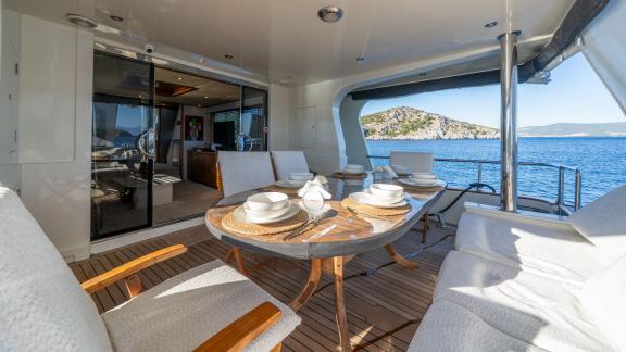 Miro 1 features an aft deck dining area for trawler charters and private blue cruises in Göcek.