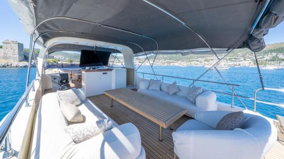 Miro 1 features a flybridge lounge for trawler charters and boutique yacht holidays in Göcek.