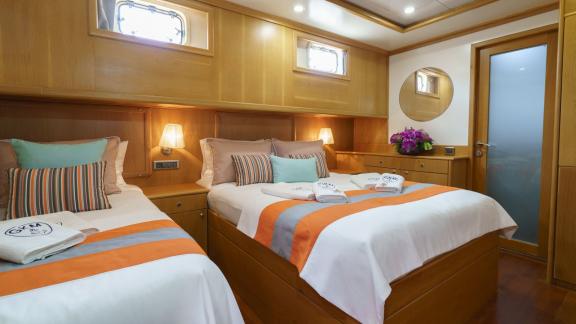 Cosy double cabin on the Gulet Happy Hours with two single beds and stylish furnishings.