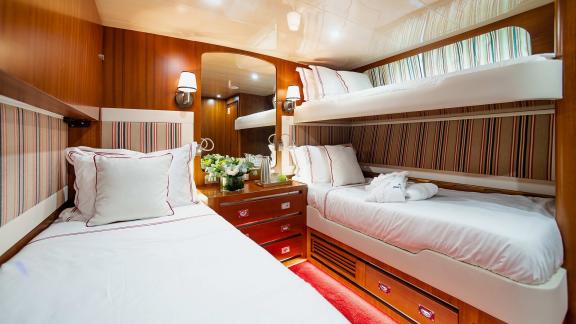 Wind Of Fortune'daki ranza yataklı rahat kabin, çocuklar ve misafirler için konfor sunar.