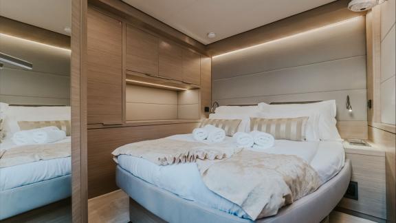 Among catamaran rental options Triwing Ossus double cabin with modern bed offers a clean and comfortable onboard stay.