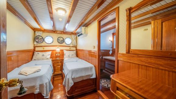 Guest twin cabin of luxury gulet Admiral 2