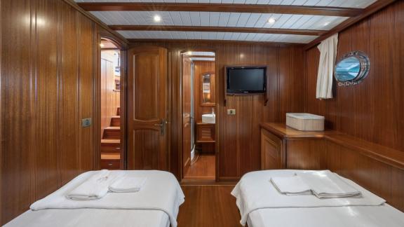 Twin guest cabin of luxury gulet Lorient picture 2