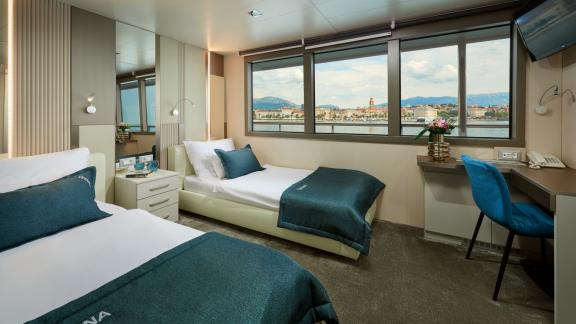 Spacious double cabin with sea view and modern comfort on Ohane