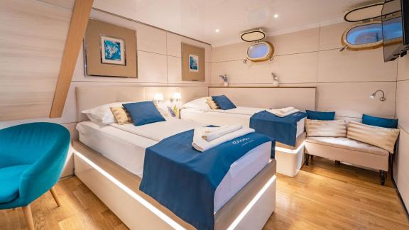 The modern twin cabin of the Motor Yacht Riva offers comfortable accommodation in Croatia.